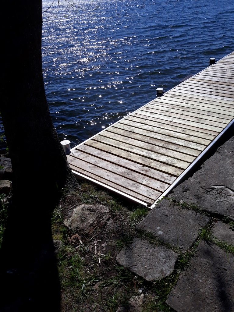 Furesø – Badebro til små både, udvidet efter første sæson og passet med serviceaftale.