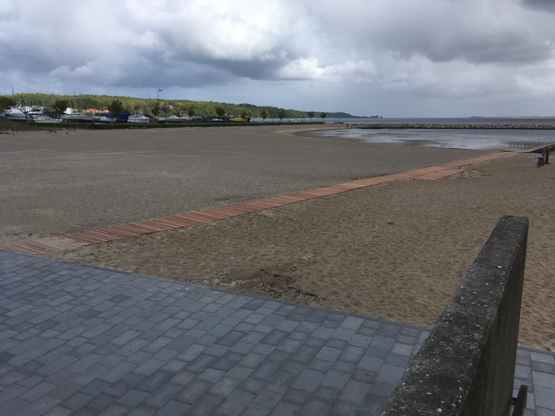 Terræntæppe som adgangsvej over stranden til vandet